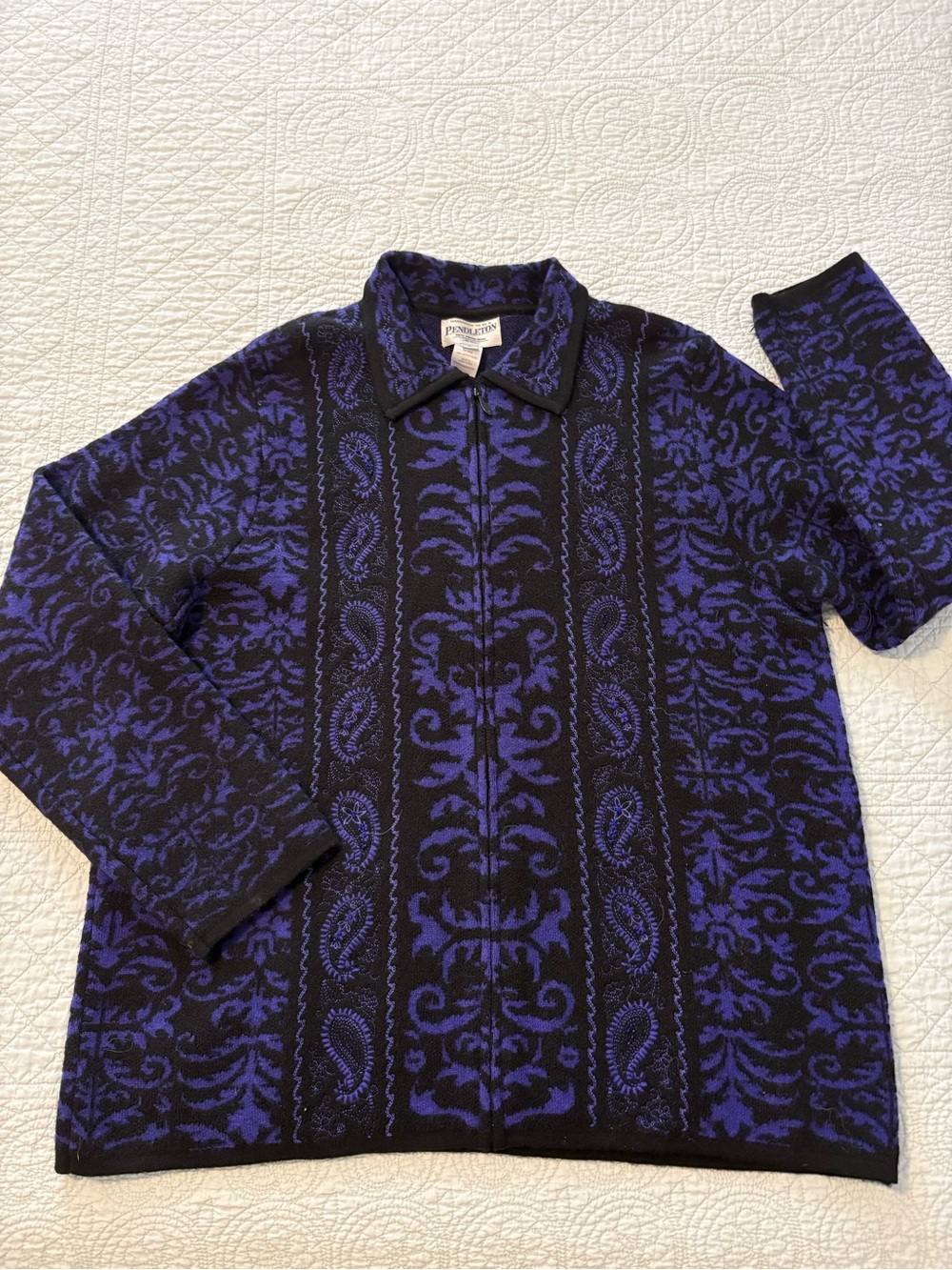 Vintage 90’s Pendleton full zip cardigan sweater. Size large.